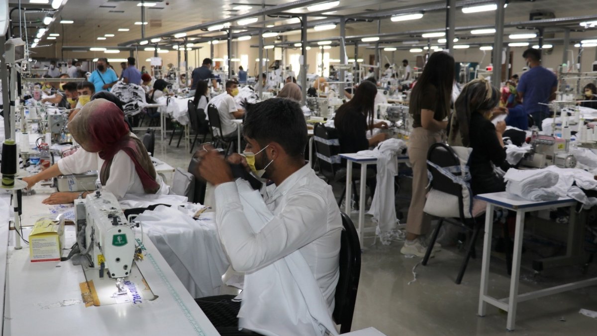 Gürpınar'dan Almanya'ya giyim ihracatı