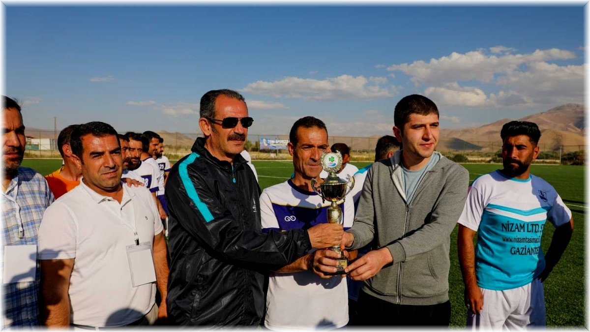 Gürpınar'ın şampiyonu Arkboyuspor oldu