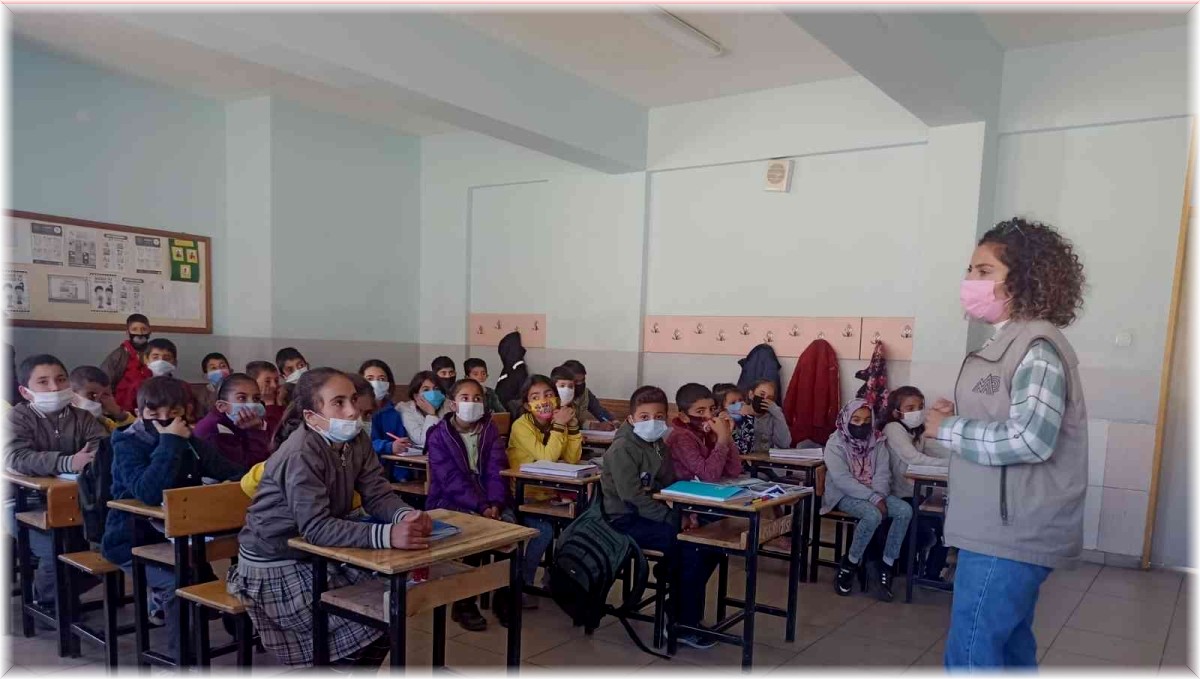 Gürpınarlı öğrencilere 'Biyolojik çeşitlilik' eğitimi