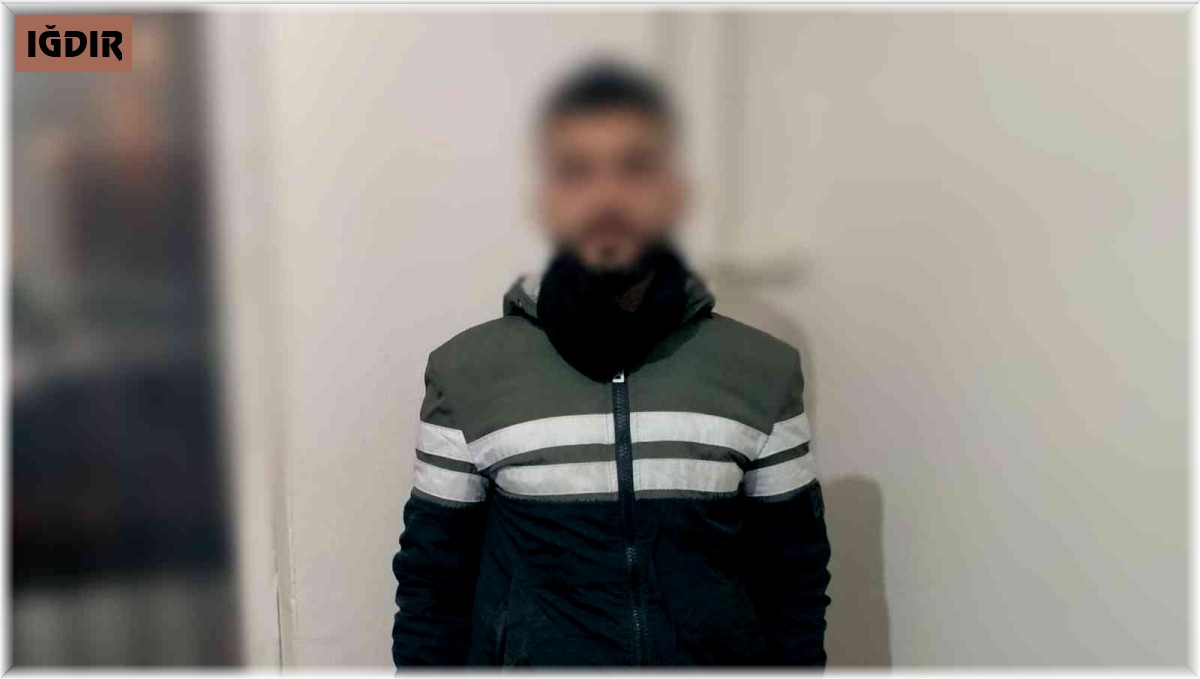 Güvenlik kamerası kayıt cihazını çalan hırsızları parmak izi yakalattı