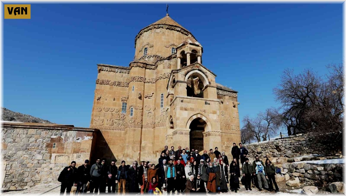 Güzel havayı fırsat bilen vatandaşlardan yürüyüş ve fotoğraf etkinliğine yoğun ilgi