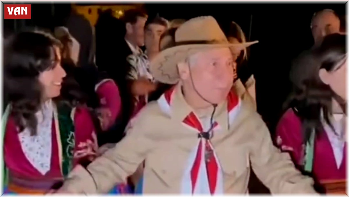 Hababam sınıfı oyuncuları Van'da nişan törenine katıldı