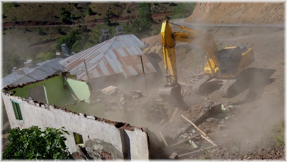 Haberi olmadan tapusuna şerh konuldu, evi yıkıldı