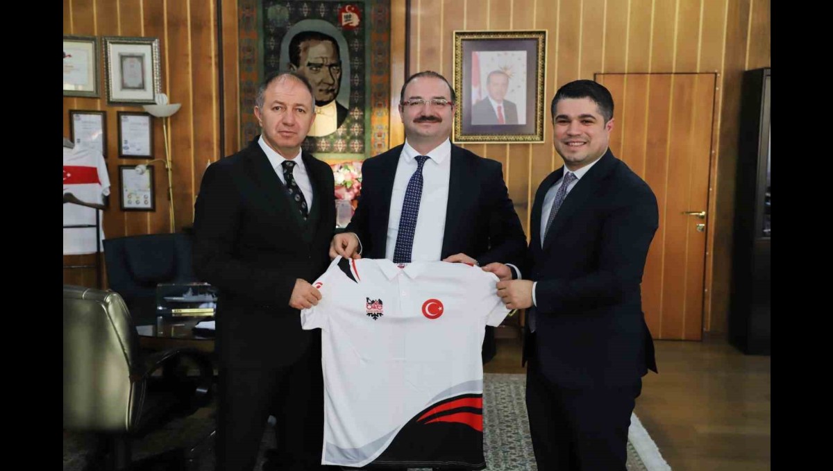 Hacımüftüoğlu'na teşekkür ziyareti