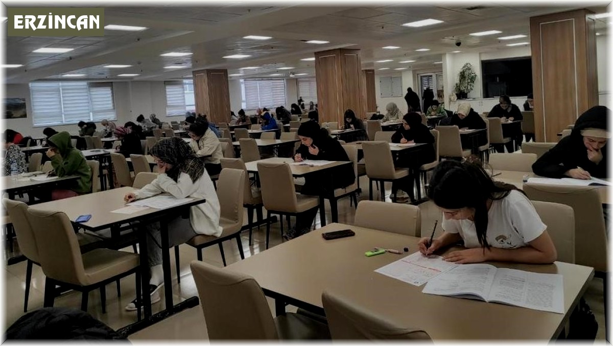 "Hadislerle O'nu Anlamak" konulu umre ödüllü Gençlik Bilgi Yarışması