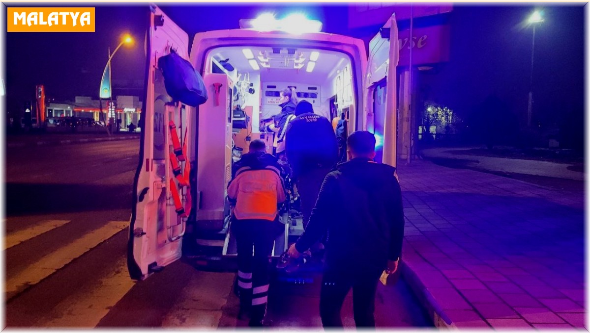 Hafif ticari araç ile otomobil çarpıştı: 1 yaralı