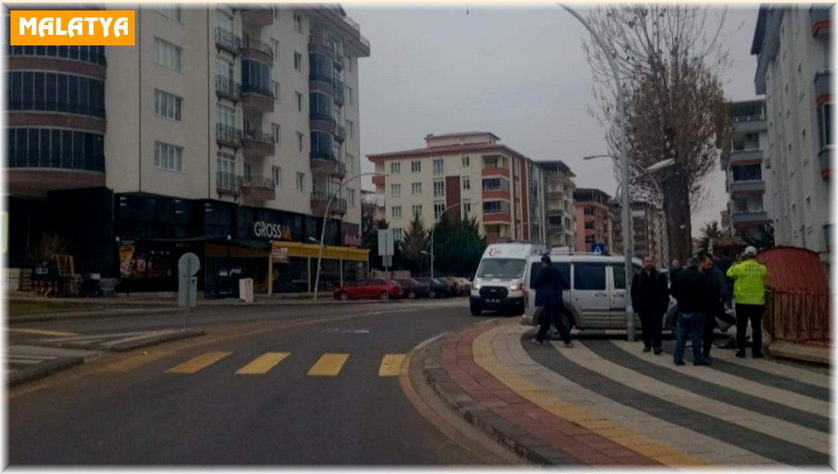 Hafif ticari araç istinat duvarına çaptı: 1 yaralı