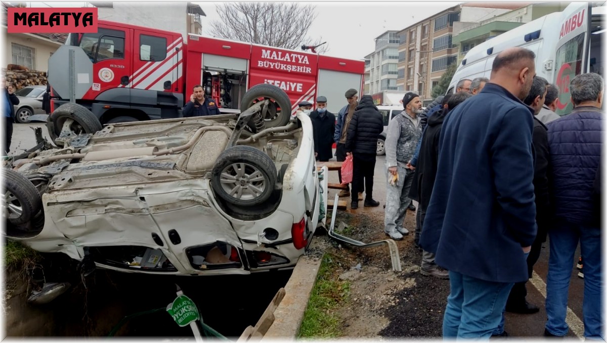 Hafif ticari araç kanala düştü: 1 yaralı