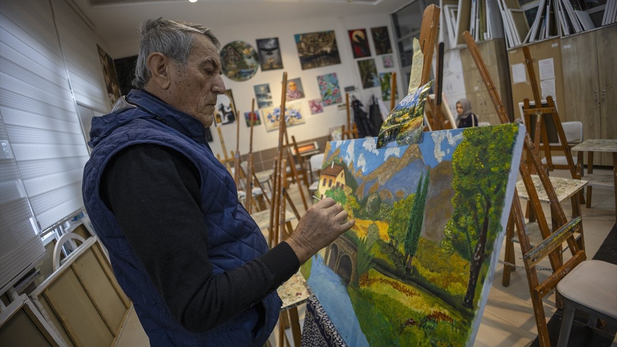 Hafızasını korumak için başladığı resim hobisi oldu