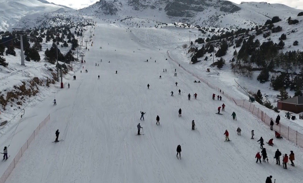 Hafta sonunu değerlendirenlerin adresi Ergan Kayak Merkezi oldu