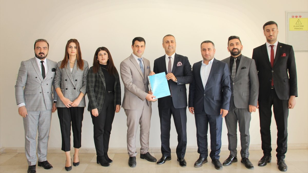 Hakkari Baro Başkanı Canan mazbatasını aldı