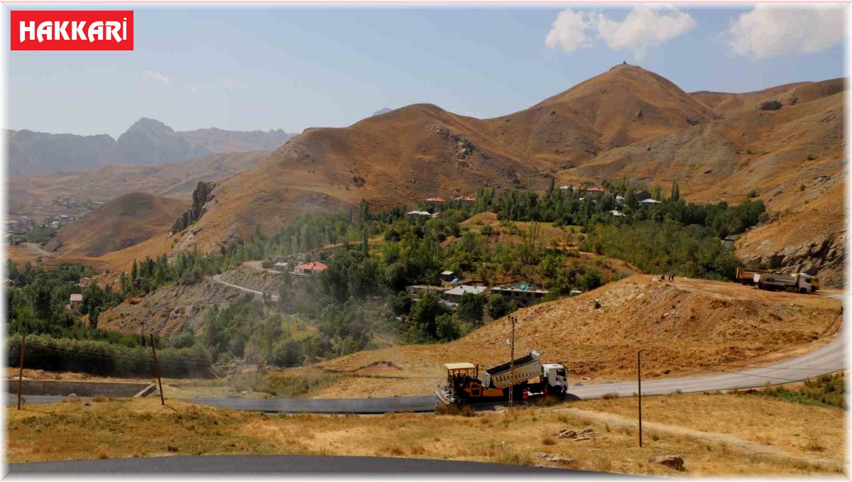 Hakkari Belediyesi asfalt startı verdi