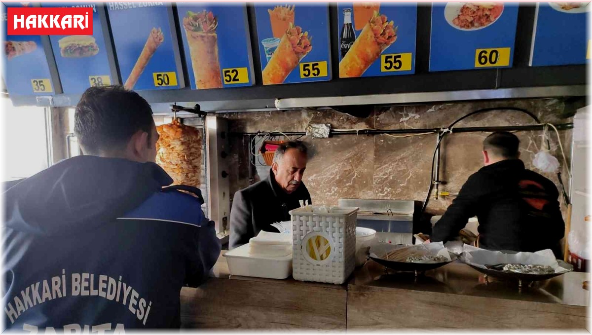 Hakkari Belediyesi dönercileri denetlendi