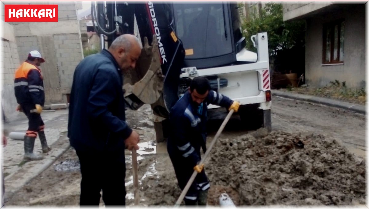 Hakkari Belediyesi ekiplerinden yağmur mesaisi