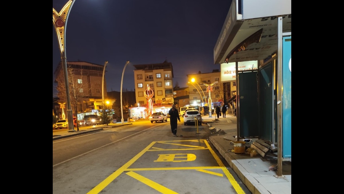 Hakkari Belediyesi'nden toplu taşıma duraklarına düzenleme