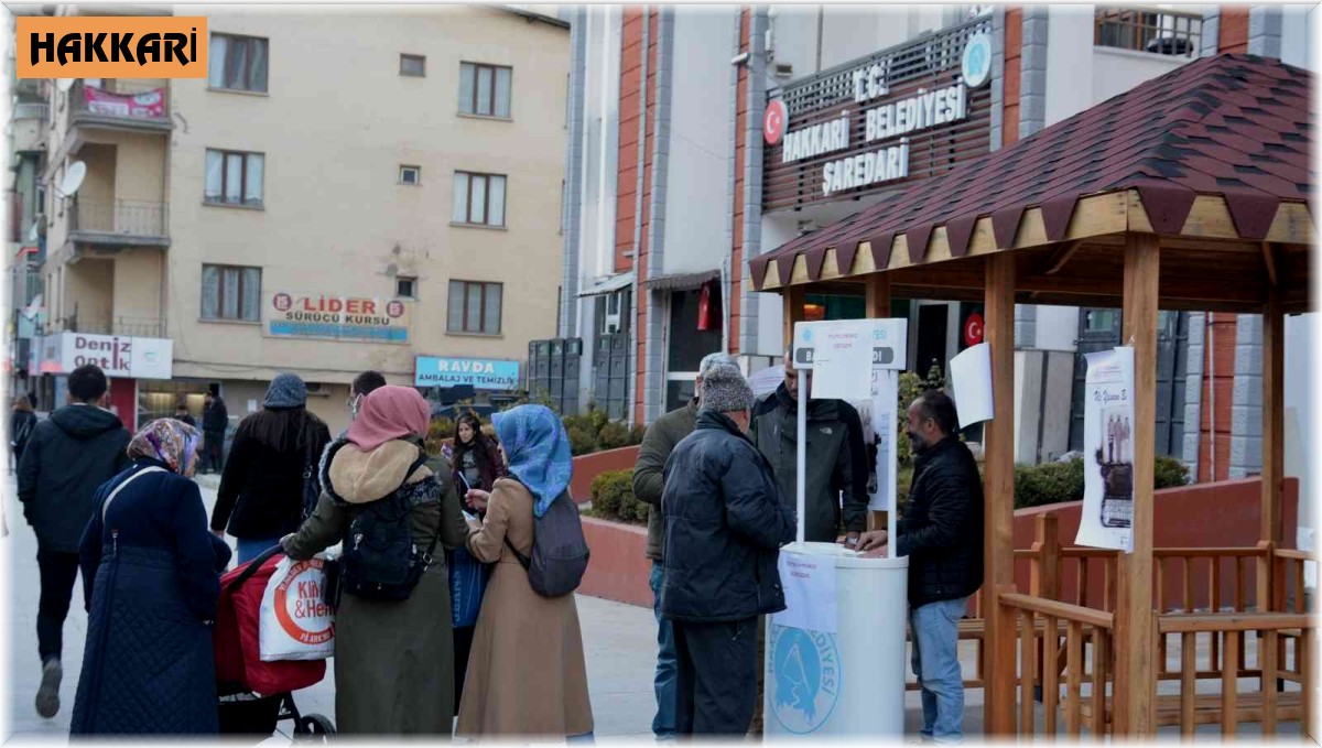 Hakkari Belediyesinden ücretsiz tiyatro bileti dağıtımı
