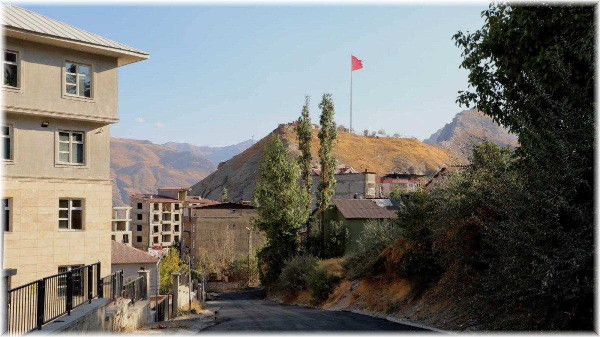Hakkari Belediyesinden yol asfaltlama çalışması