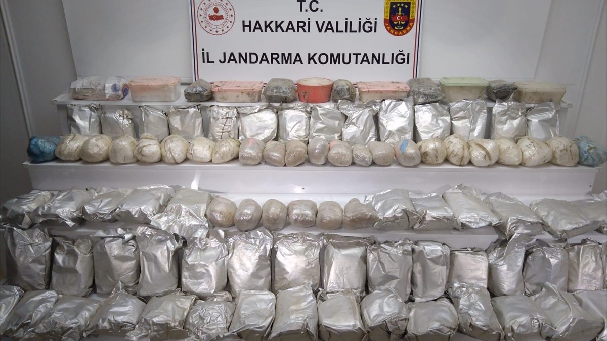 Hakkari'de 100 kilogramı aşkın uyuşturucu ele geçirildi