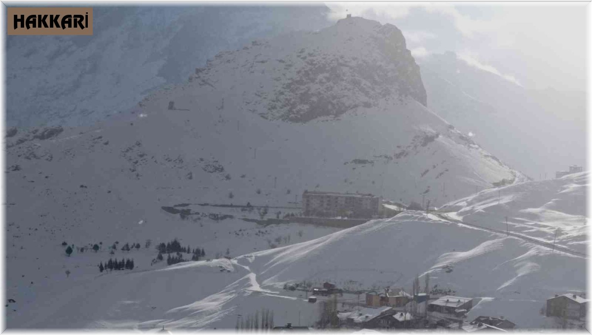 Hakkari'de 105 yerleşim yeri ulaşıma kapandı