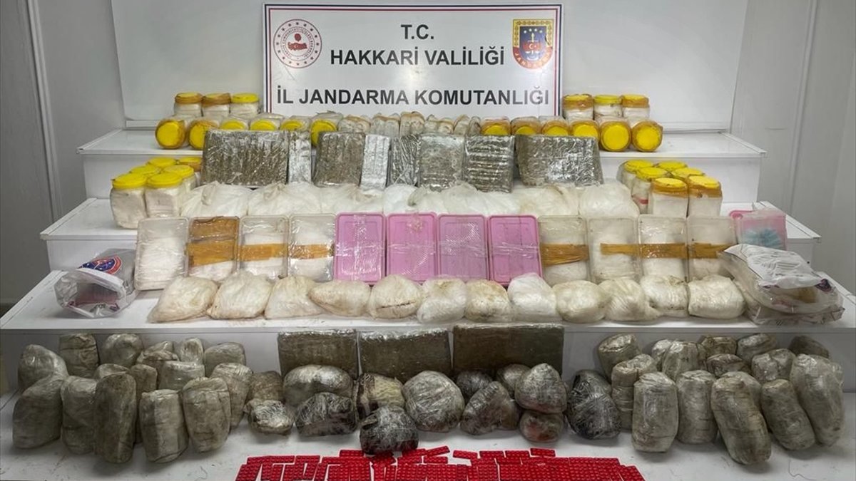 Hakkari'de 126 kilo 500 gram uyuşturucu ele geçirildi