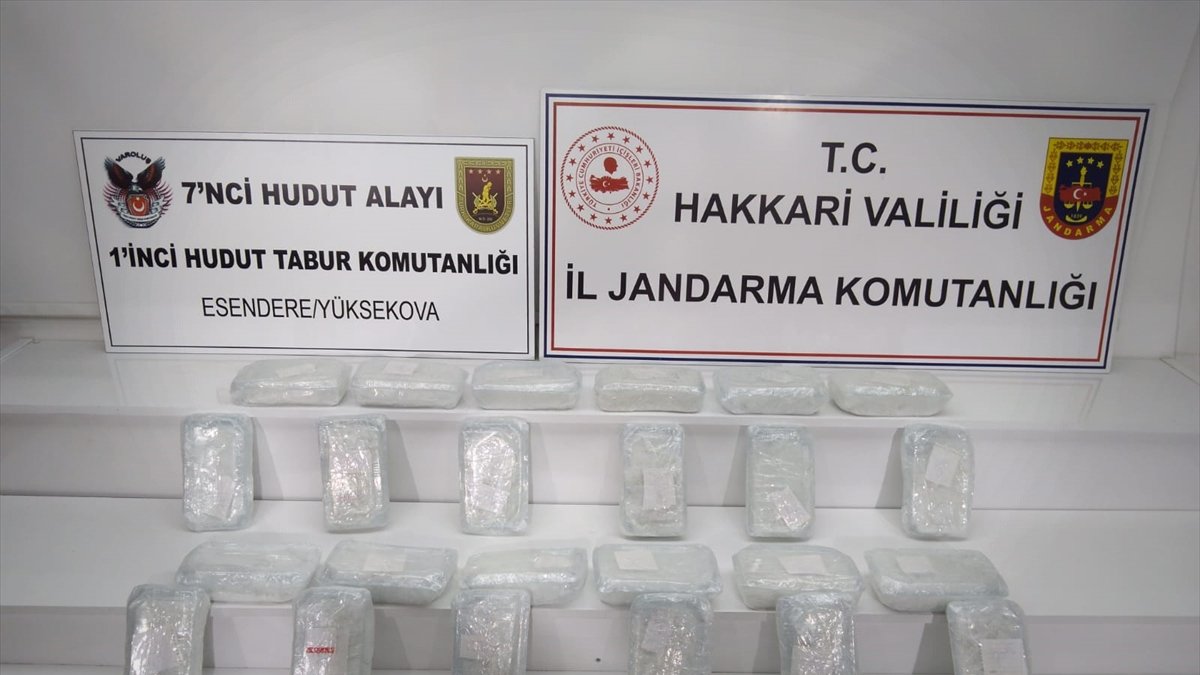 Hakkari'de 15 kilogram sentetik uyuşturucu ele geçirildi