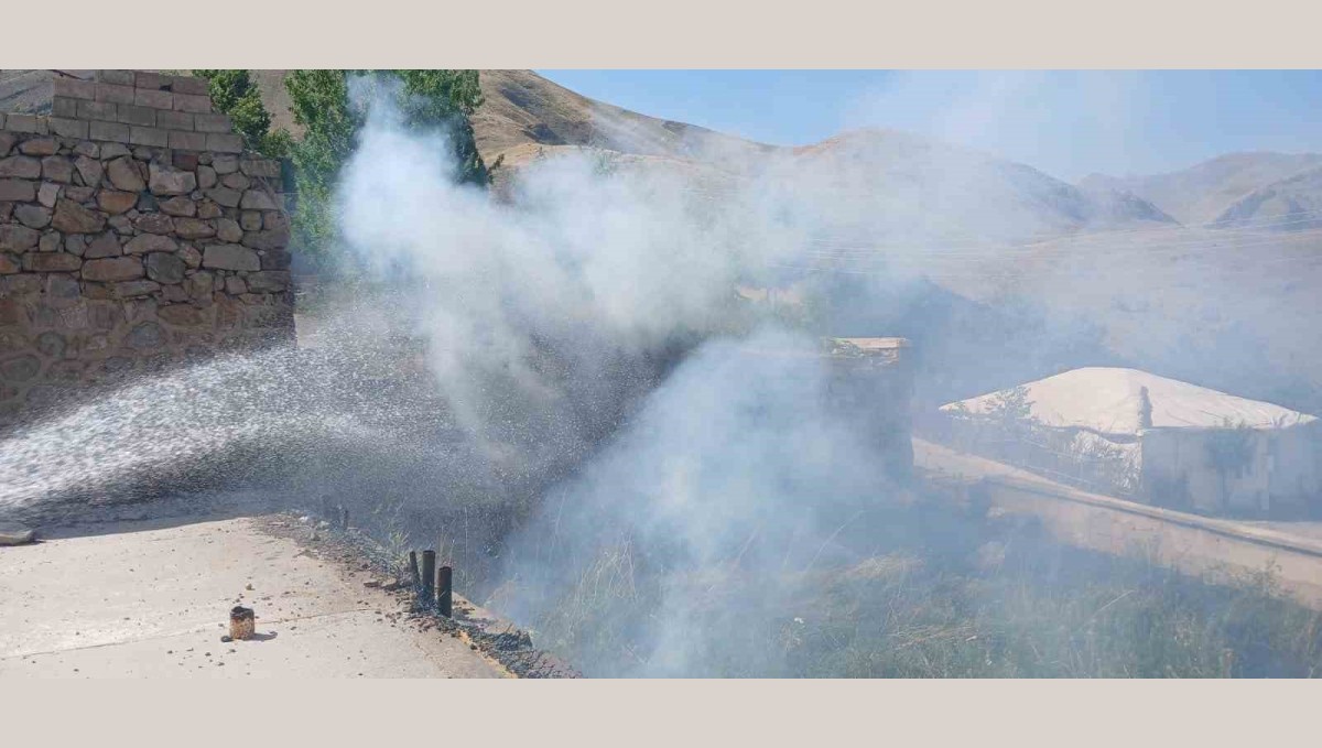 Hakkari'de 2 ayrı yangına müdahale edildi