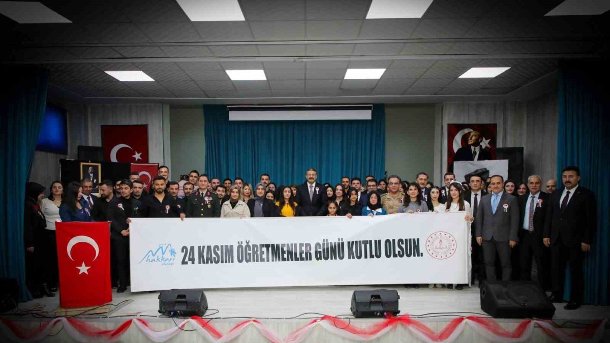 Hakkari'de 24 Kasım Öğretmenler Günü kutlandı