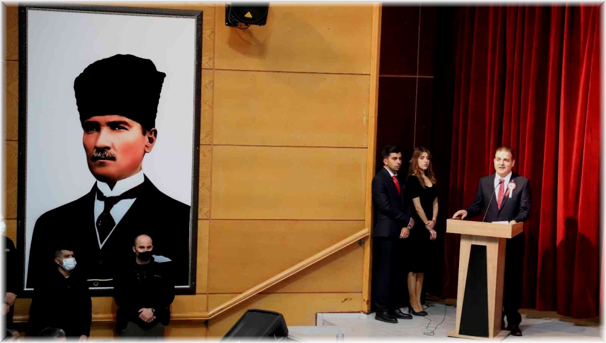 Hakkari'de 24 Kasım Öğretmenler Günü kutlandı