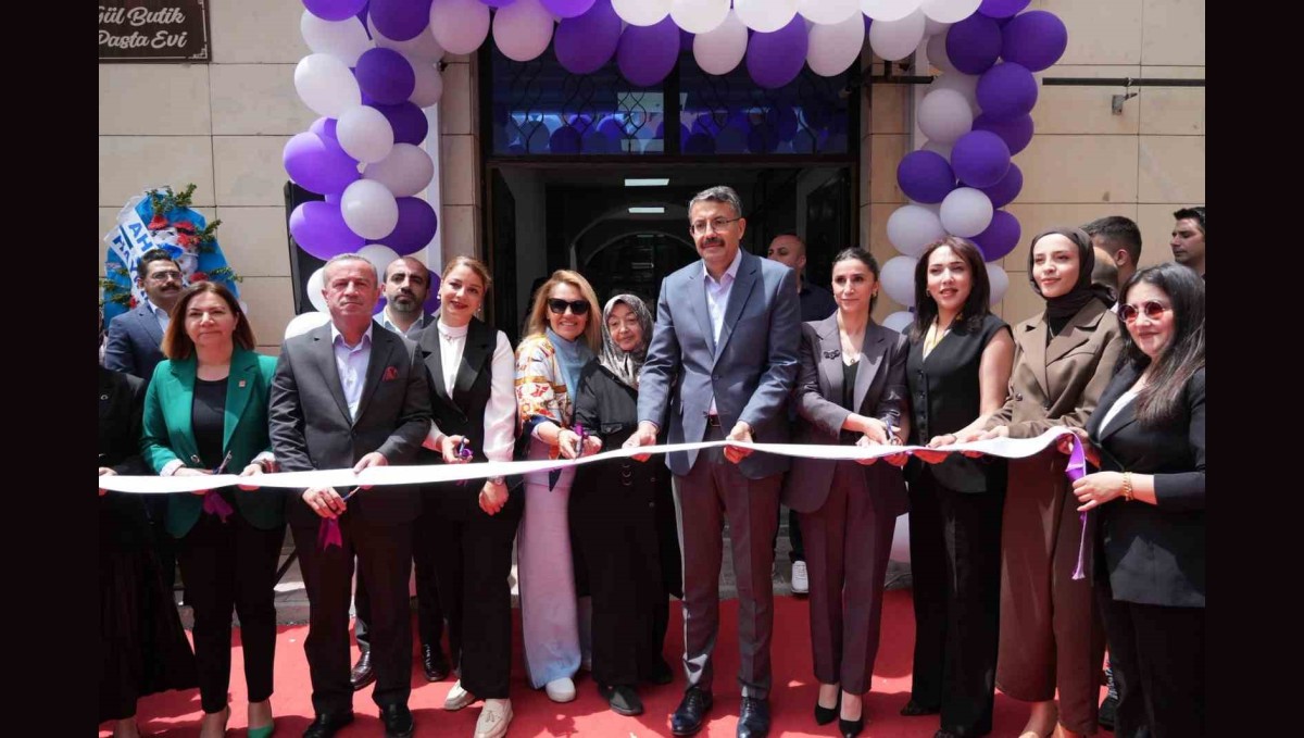 Hakkari'de 25 kadın girişimcinin kurduğu mağazaların açılışı yapıldı