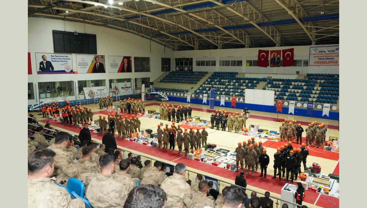 Hakkâri'de 3 bin 48 kişiye arama kurtarma eğitimi verildi