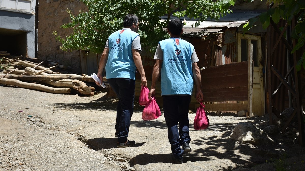 Hakkari'de 3 bin aileye kurban eti dağıtıldı