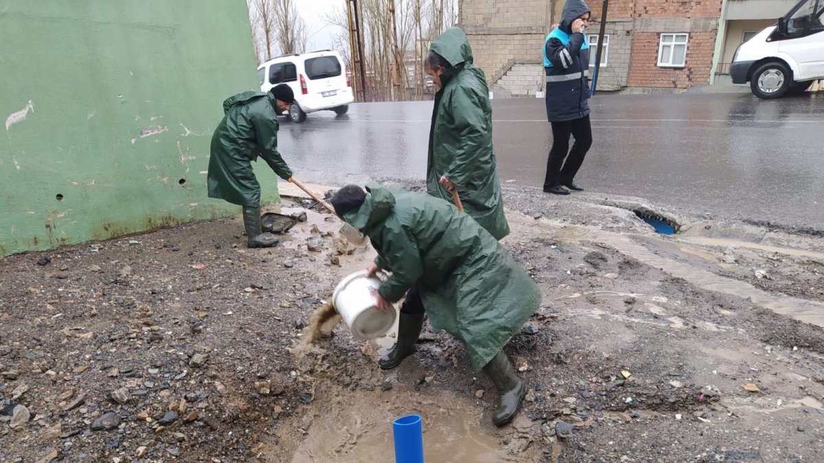 Hakkari'de 3 bin rakımda su çalışması