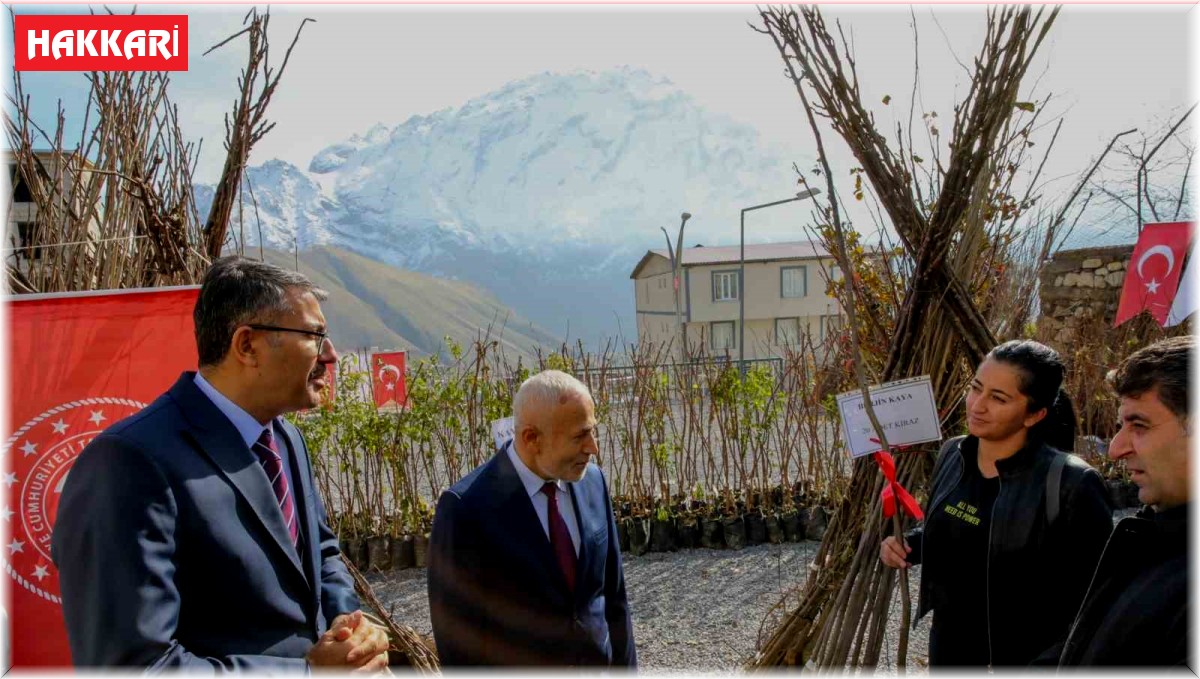 Hakkari'de 31 bin 460 meyve fidanı dağıtıldı
