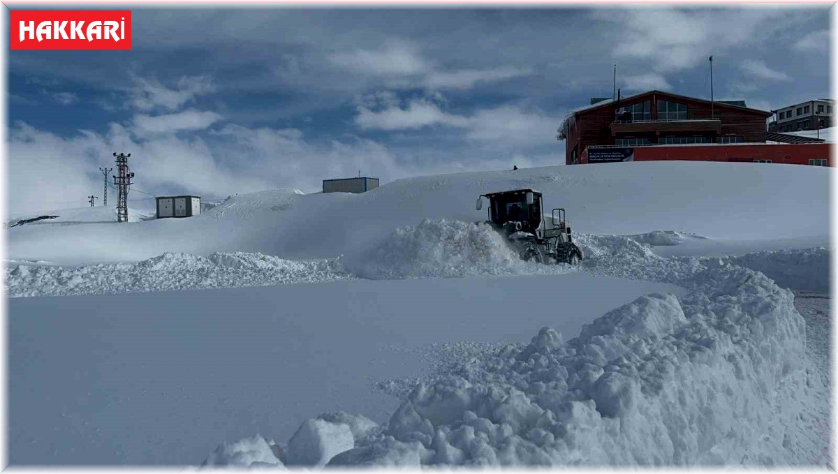 Hakkari'de 31 köy ve 88 mezra yolu kapandı