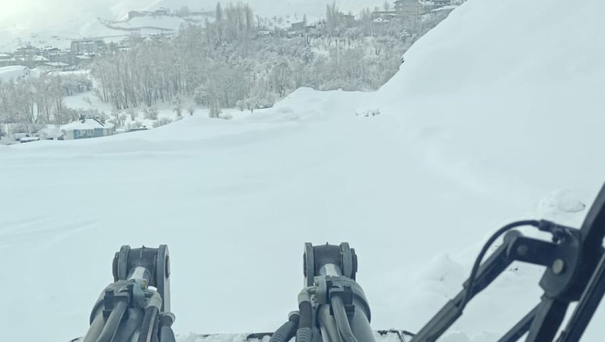 Hakkari'de 36 yerleşim yerinin yolu ulaşıma kapandı