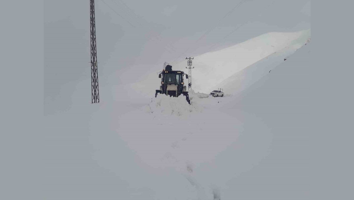 Hakkari'de 37 köy yolu ulaşıma kapandı