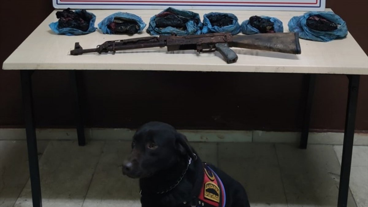 Hakkari'de 4 kilo 400 gram eroin ve silah ele geçirildi