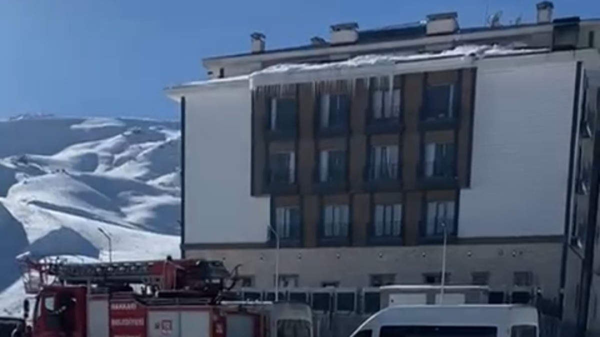 Hakkari'de 4 metrelik kuyuya düşen çocuk kurtarıldı