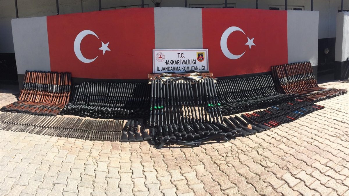 Hakkari'de 480 kaçak av tüfeği ele geçirildi