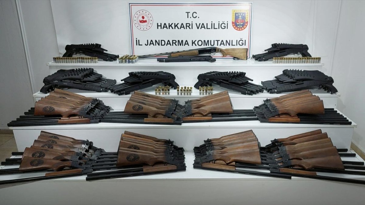 Hakkari'de 76 av tüfeği ele geçirildi