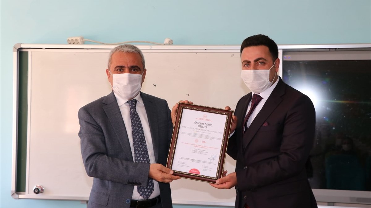 Hakkari'de 9 okul ''Okulum Temiz Belgesi" aldı