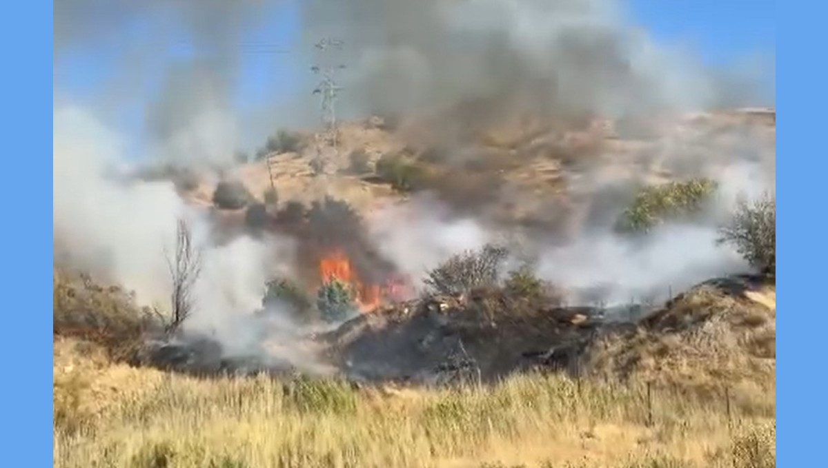 Hakkari'de anız yangını