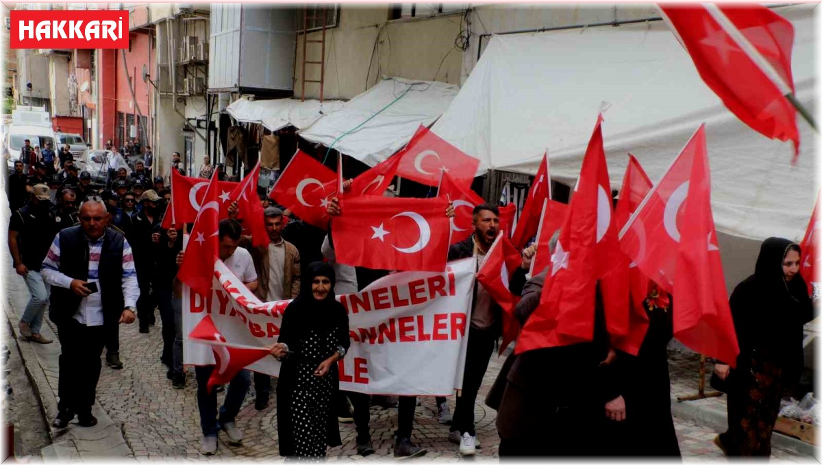 Hakkari'de annelerin evlat nöbeti devam ediyor