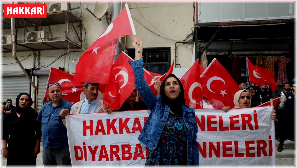 Hakkari'de annelerin evlat nöbeti devam ediyor