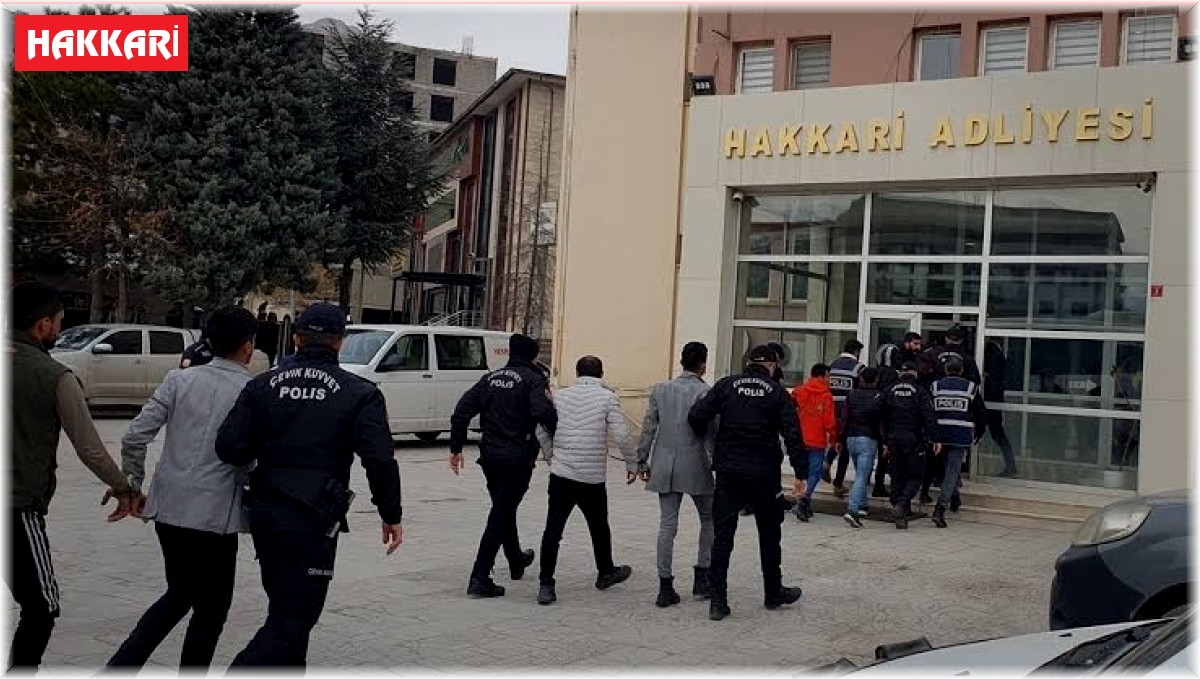 Hakkari'de aranan 132 şahıs yakalandı