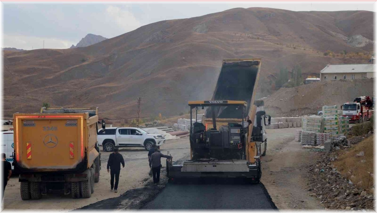 Hakkari'de asfalt çalışması
