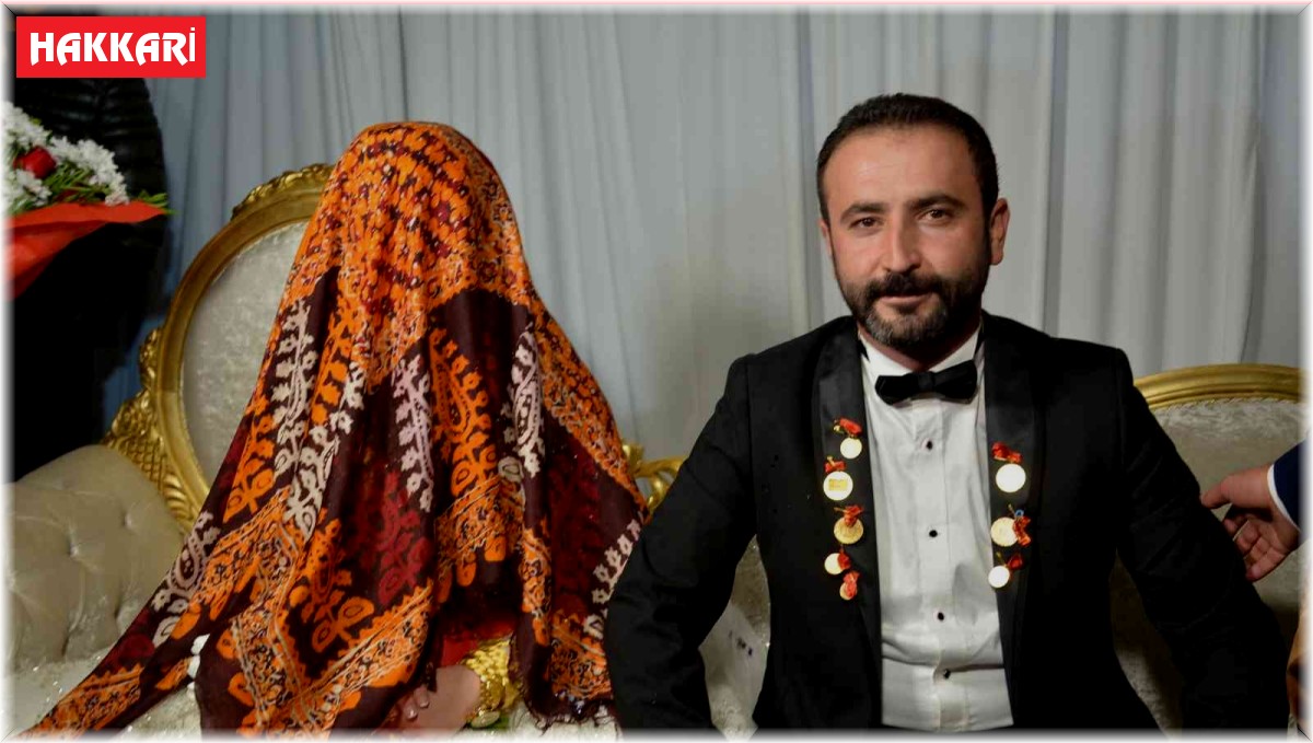 Hakkari'de aşiret düğününde izdiham