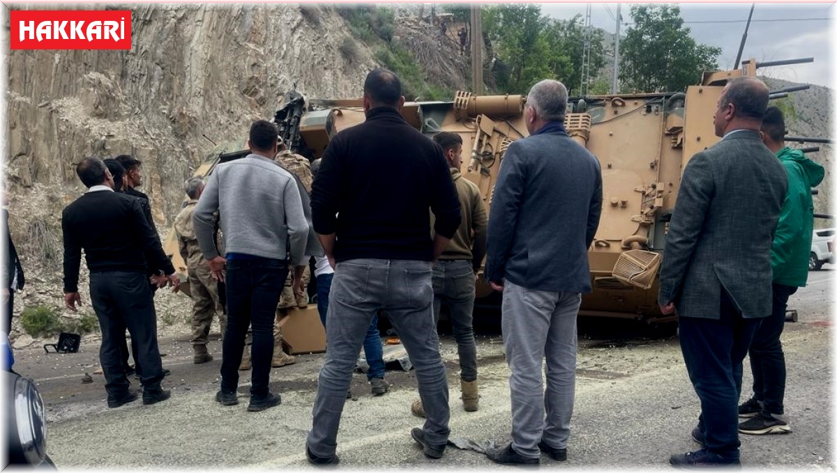 Hakkari'de askeri araç devrildi: 3 yaralı