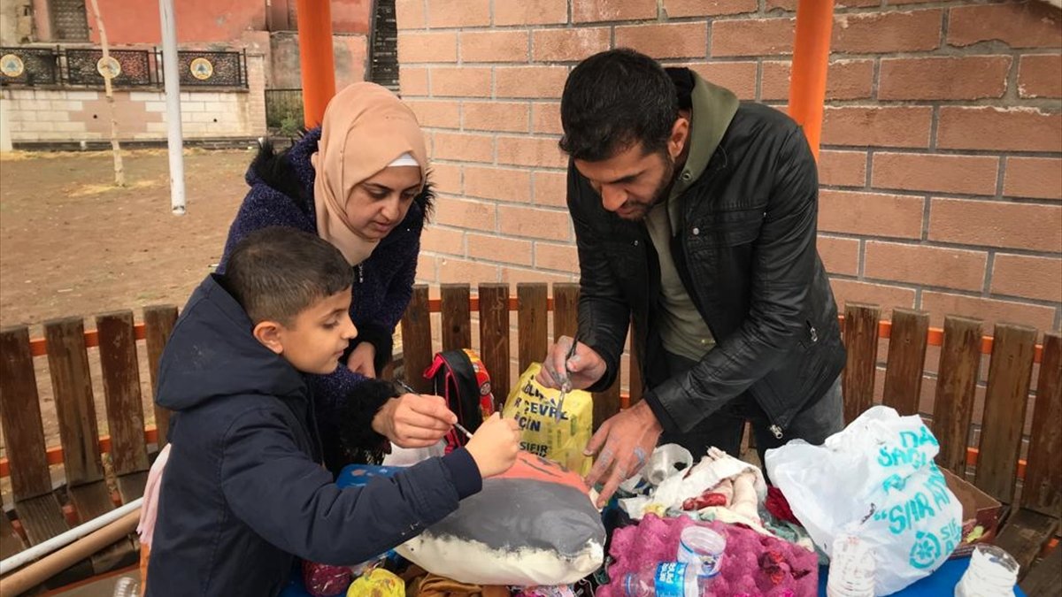 Hakkari'de "atıklar sanata dönüşüyor" etkinliği düzenlendi