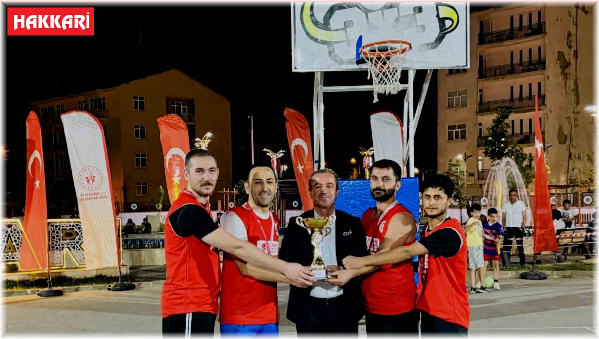 Hakkari'de basketbol turnuvası sona erdi
